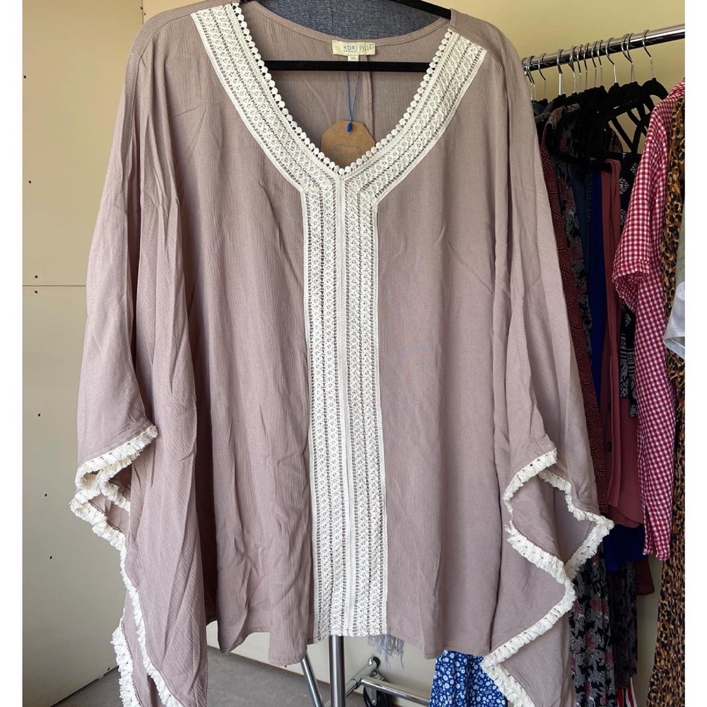 2X brand new with tags,taupe with cream details.